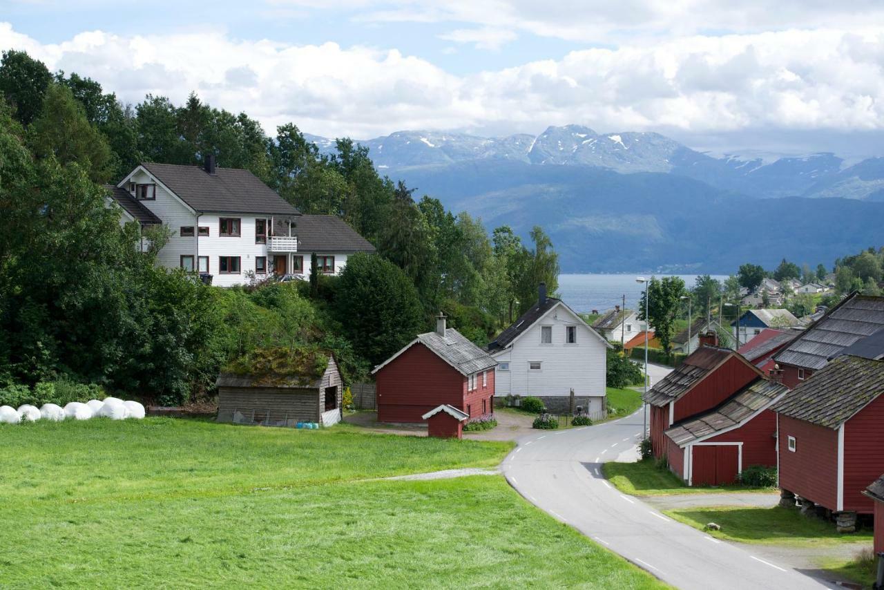 Mo Gardsferie-Pers Frukthage Villa Oystese ภายนอก รูปภาพ
